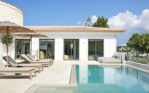 Superb and fully reformed family villa, comfortably blending traditional architecture with the modern features, in one of the best locations of Nova Santa Ponsa – FOR RENT — photo 1
