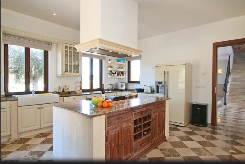 Mediterranean luxury finca with 100 m² resort-style pool, sea views and complete privacy near Porto Colom — photo 11