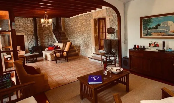 Charming Mediterranean-style finca, with a holiday rental license, in Pollensa — photo 9