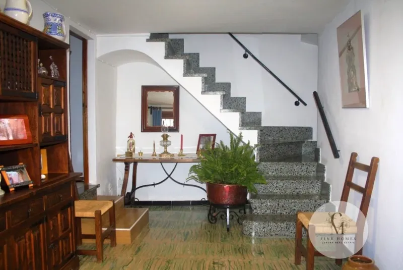 Charming House in the Heart of Pollença with Commercial Possibility — photo 1
