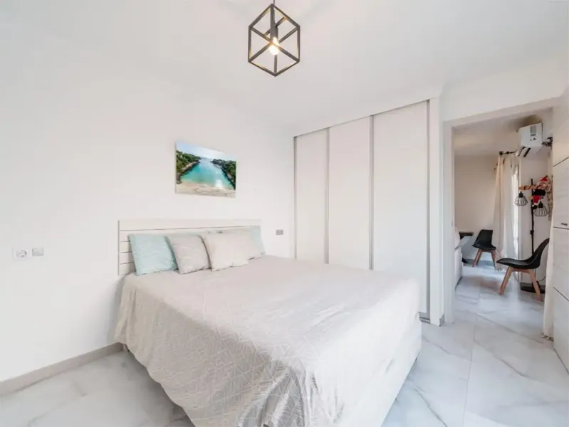 Apartment in Son Cladera, completely renovated. 85 m² and a 15 m² balcony. 3 bedrooms (two doubles with built-in wardrobes, 1 single), windows — photo 3