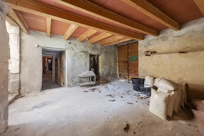 Undoubtedly one of the largest houses in Pollensa, this beautiful 19th-century Mallorcan house is located on one of the most central streets — photo 9