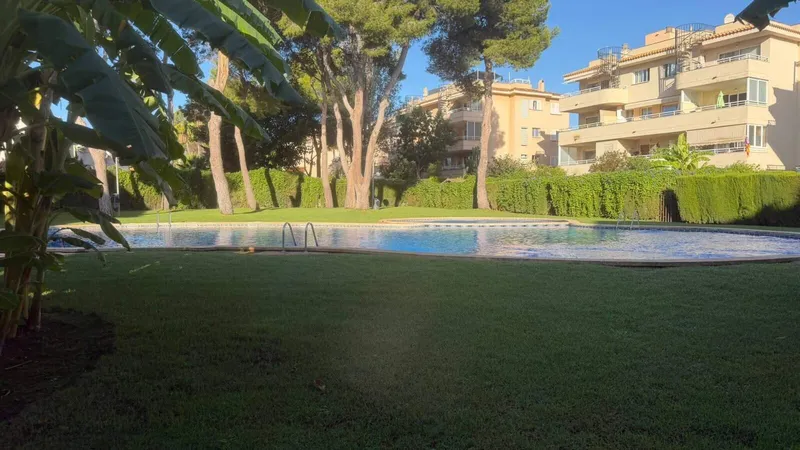 55m² Penthouse mit 1 SZ, Bad, Pool und Terrasse zu kaufen — photo 4