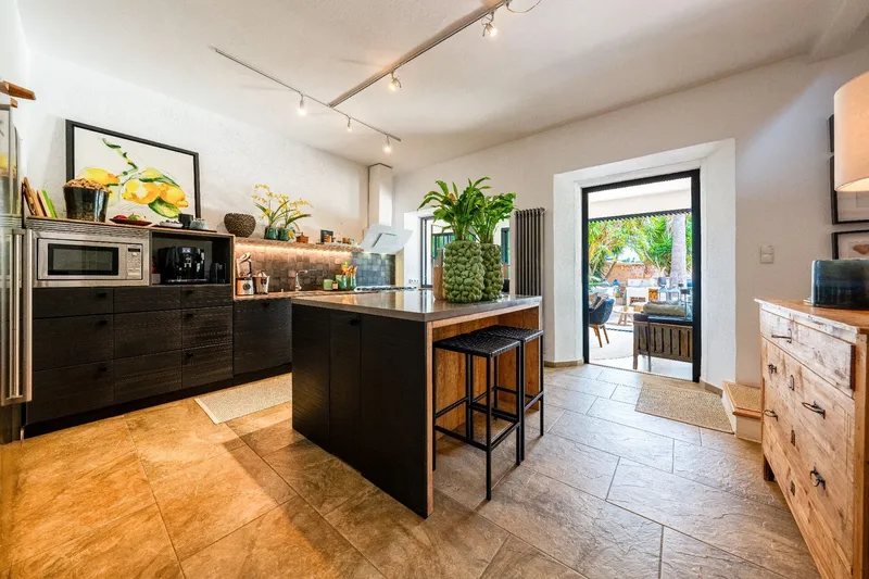Townhouse with patio oasis and glazed winter garden in Es Llombards — photo 9