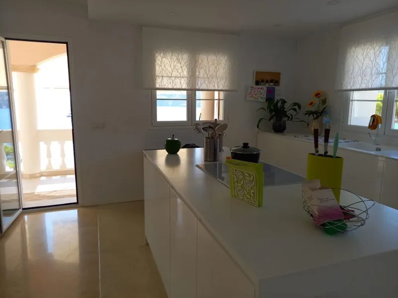 Luxury Beachfront Villa in Camp de Mar — photo 5