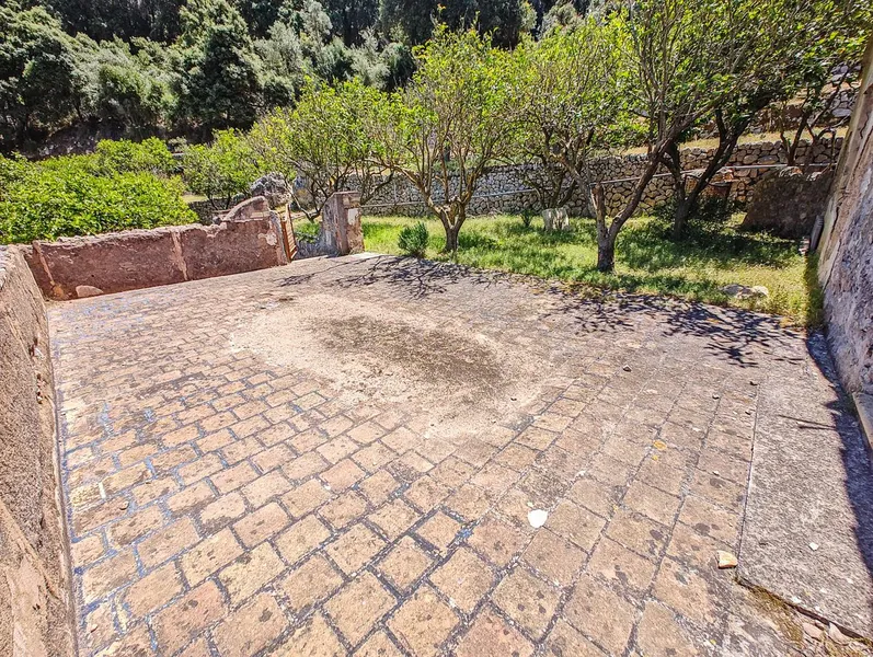 Mallorcan charm and great renovation potential in a privileged setting in Sóller — photo 8