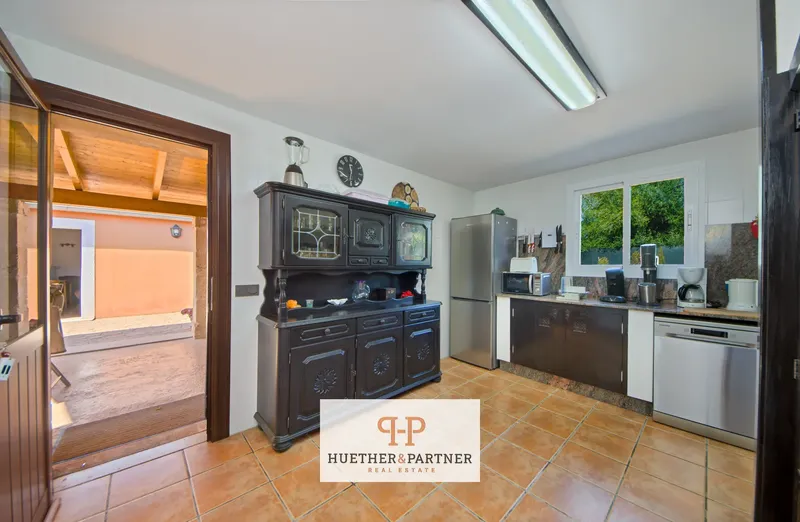 Finca near Llucmajor with guest houses and lots of privacy — photo 7