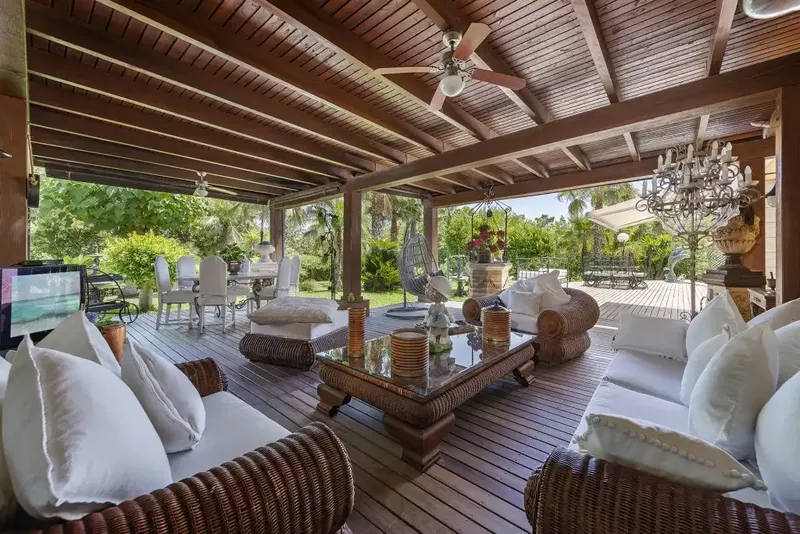 This wonderful finca, for sale near Binissalem, occupies a plot of about 87,000 m2, and features luxurious facilities, including a — photo 8