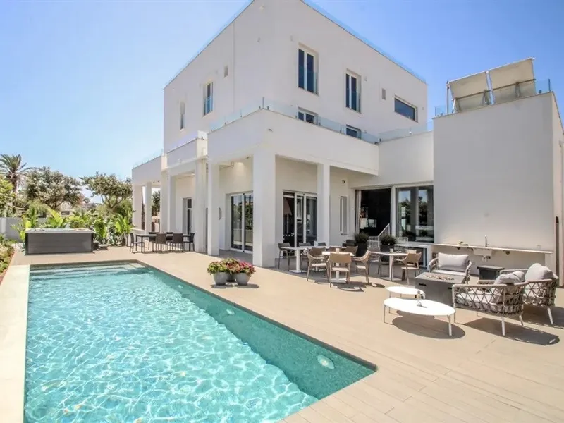 Dream villa in first sea line — photo 1
