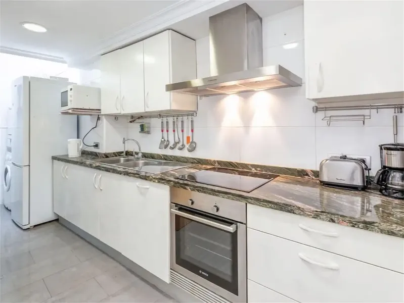 Well-equipped house, no renovation needed, well located, quiet, 3 bedrooms, 2 bathrooms, double glazing, air conditioning, furnished, solar panels. — photo 8