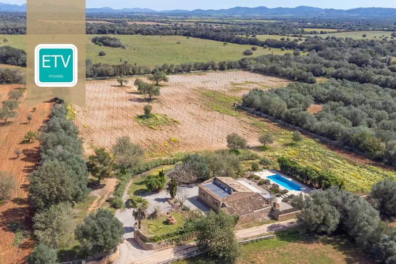 Finca in Porreres for sale with vacation rental license and lots of privacy — photo 1
