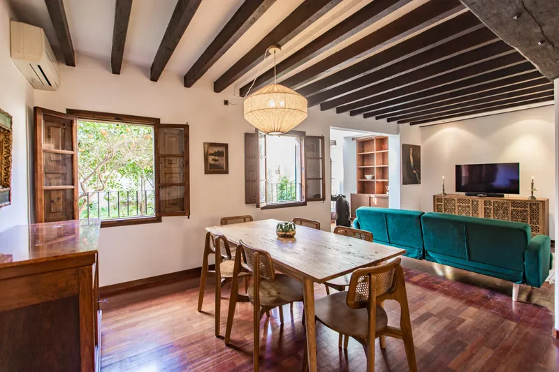 Spacious apartment in a quiet area of the Old Town – Monti-Sión — photo 3