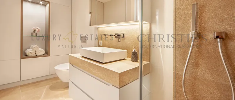 Modern apartment in the center of Puerto de Andratx with harbor views and a communal pool — photo 12