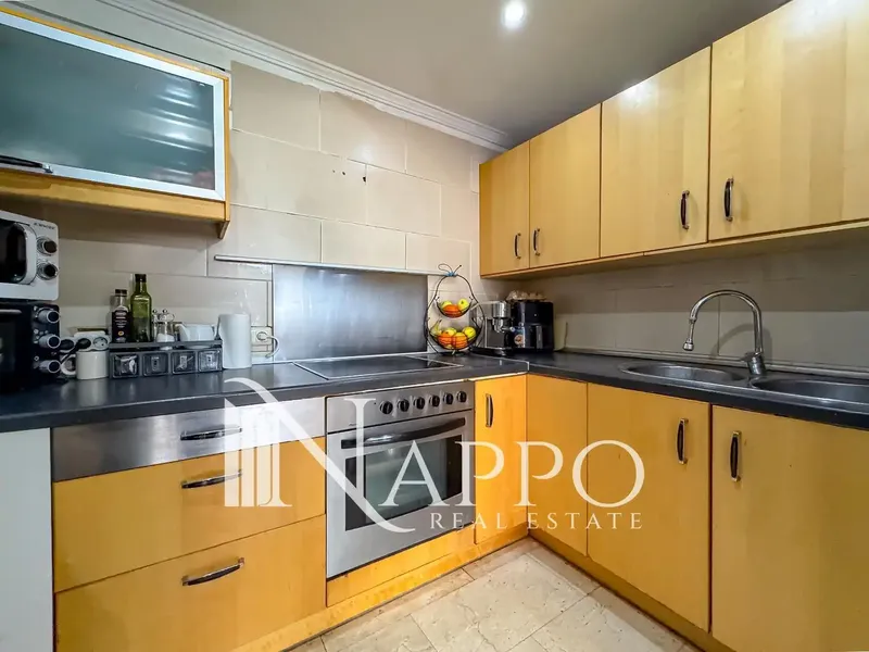 Nappo Real Estate tiene el placer de presentar este atractivo apartamento situado en primera línea de mar en Magaluf, dentro de un cuidado c — photo 9