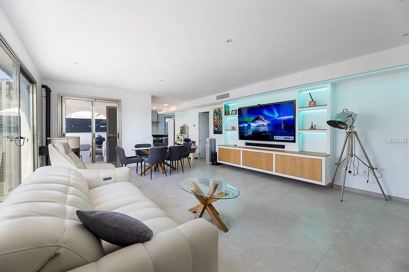 Ground floor with private terrace and pool, 260 m from the sea — photo 9