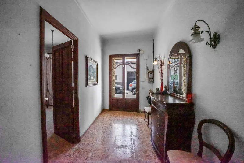 Townhouse in the center of Felanitx with garden and separate studio — photo 1