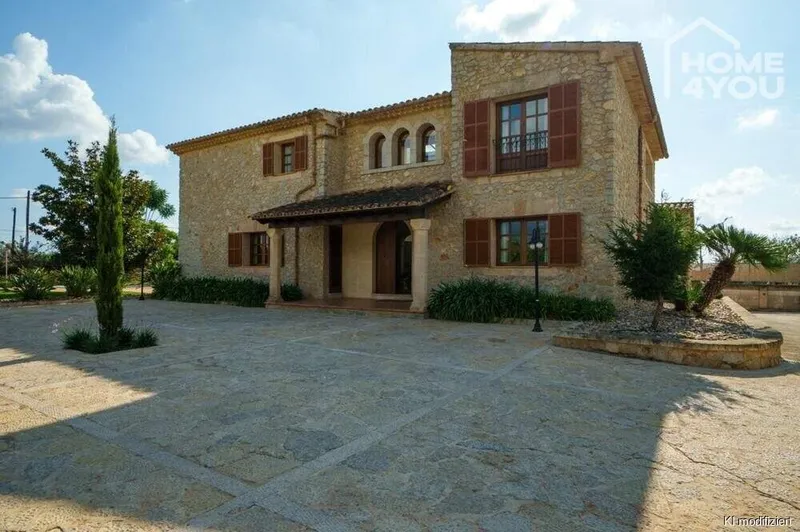 335m² villa with 5 rooms, 3 bathrooms and pool for sale — photo 4
