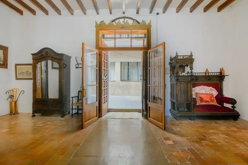 This house, whose origins date back to the first half of the 19th century, preserves all the historical elements of a manor house — photo 3