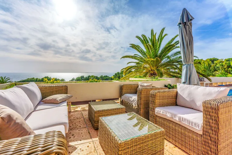 Exclusive villa with pool, guest apartment, wellness area and spectacular sea views — photo 7