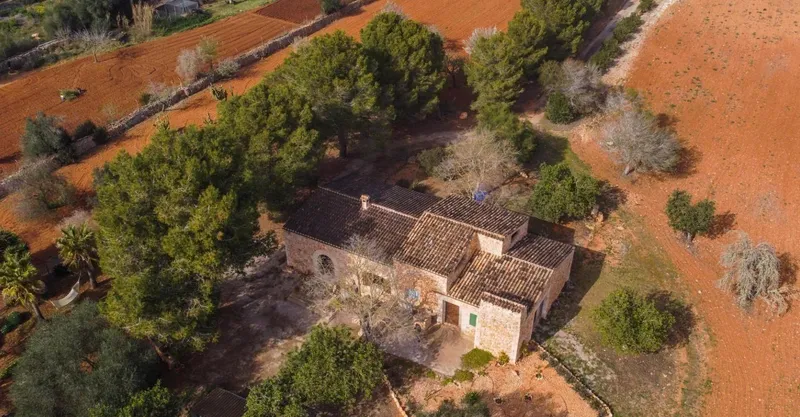 Beautiful rustic estate — photo 1