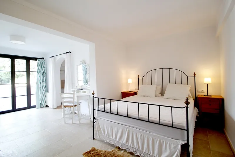 Charming and beautiful country house with 4 bedrooms, pool, garden, sea view in Alcudia — photo 8