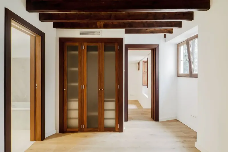 This recently renovated apartment is part of a palace in the heart of the old town, next to Palma Cathedral and — photo 9