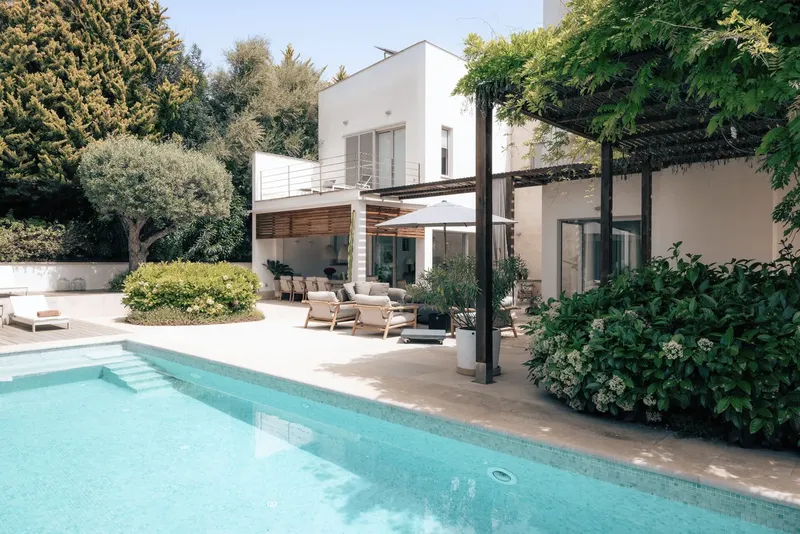 Mediterranean Villa Just Steps from the Sea in Old Bendinat — photo 1