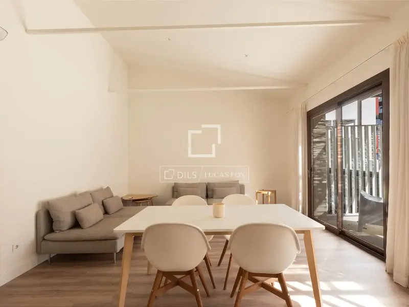 Located in one of the most dynamic and central areas of Palma, on Calle Aragó, this fully renovated residential building offers a — photo 5