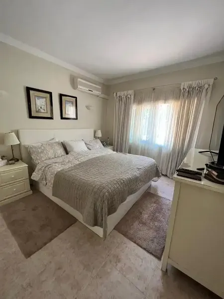 Excelente chalet en magnífica zona de Son Caliu, un gran Jardin y cuenta con una planta baja muy cómoda con dormirorios y sala de estar, ent — photo 10