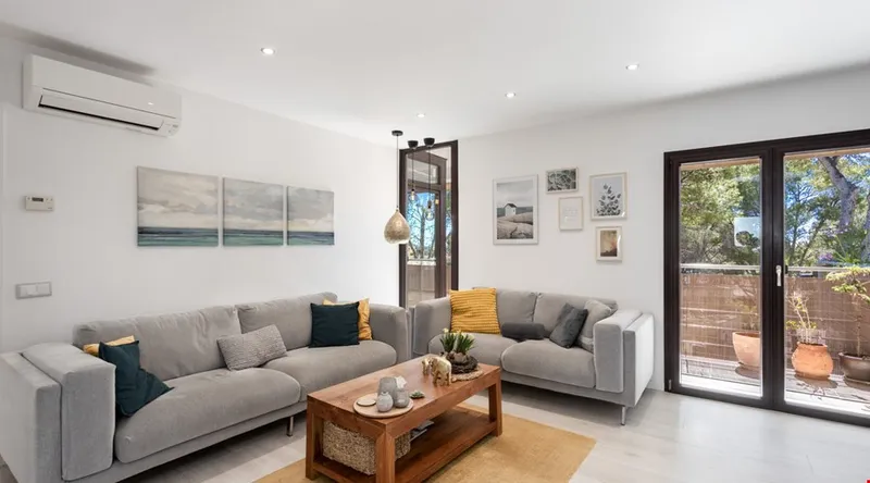Renovated Mediterranean villa with pool and partial sea views for sale in Santa Ponsa — photo 4