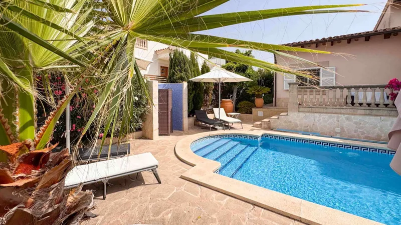 Exclusive feel-good house with pool, in a prime location close to town and beach — photo 5