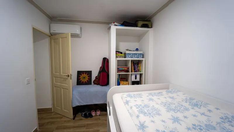 Multi-family house with 3 separate apartments and pool for sale — photo 9