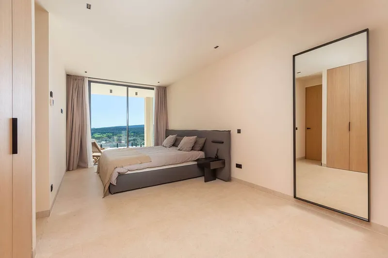 High-quality villa in a quiet location above the bay — photo 11