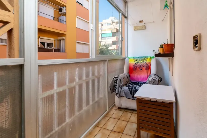 Discover this excellent opportunity to acquire a flat in Palma de Mallorca. Located on a fourth floor without a lift, this property has — photo 5