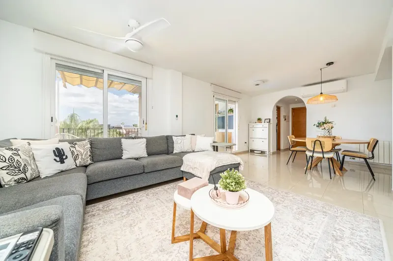 Located in one of the most sought-after residential areas of Es Caülls, this magnificent home stands out for its spaciousness, brightness and its ex — photo 5