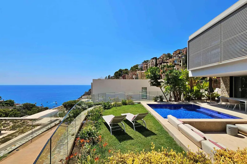 Luxury villa with sea views in exclusive residence in Port Andratx 1 — photo 1