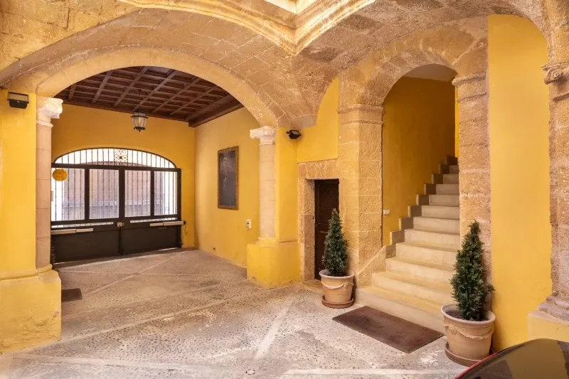 Mallorca Next Properties - Historic Palace Residence in the Old Town of Palma de Mallorca — photo 1