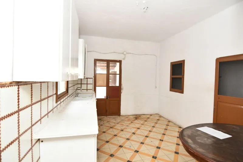 Complex of 3 independent houses of approximately 667m2 built with a large central patio — photo 11