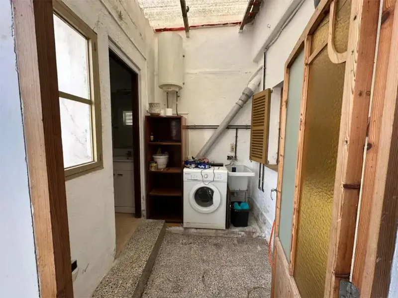 House to renovate consisting of three floors, ground floor with large patio-garden, 2 bedrooms, entrance hall, kitchen, bathroom, laundry room and — photo 7