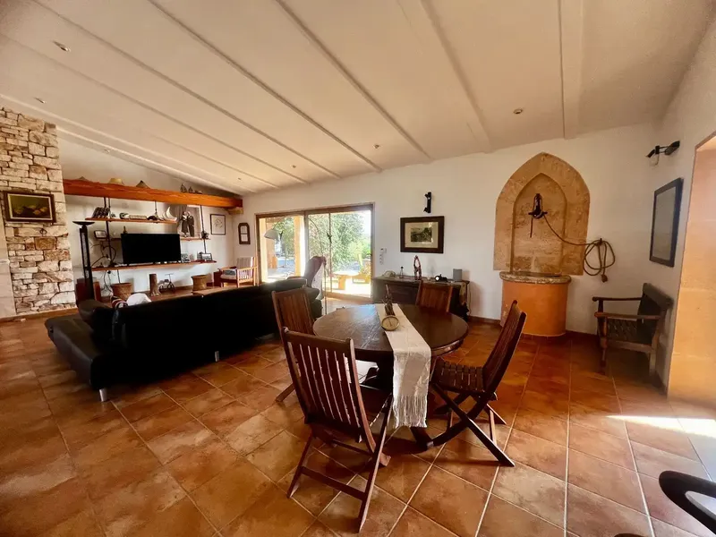 We present a unique opportunity to acquire a magnificent rustic estate of 86,000 m², located a few minutes from Sa Ràpita, in a — photo 12