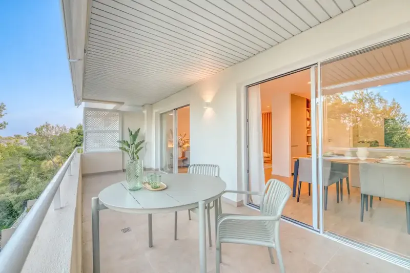 Located near the prestigious Real Bendinat golf course, this recently renovated penthouse offers the perfect blend of sophistication — photo 7