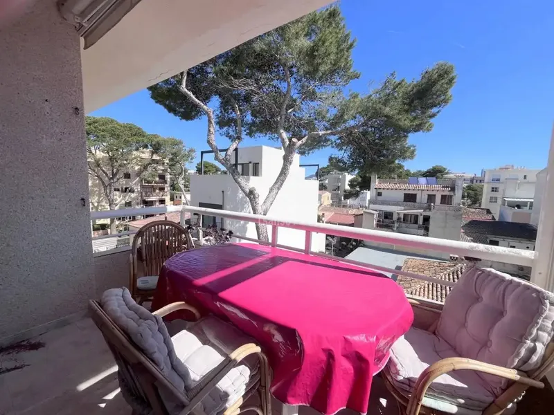 Spacious apartment just one minute from Cala Millor beach and the pedestrian promenade. Located on the third floor, the property — photo 3