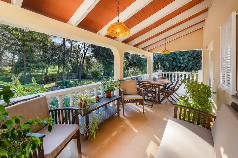 Charming detached villa for sale in a quiet residential area, conveniently located just 10 minutes — photo 3