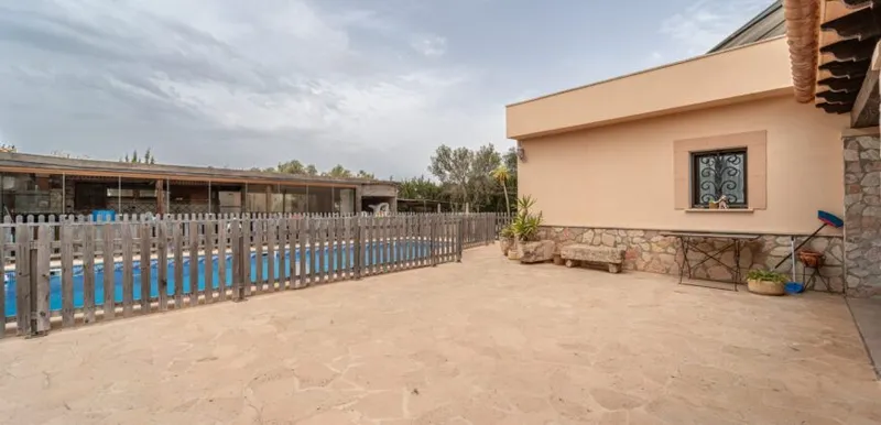 Independent chalet with sea views in Portocolom: 490 m² and pool — photo 4