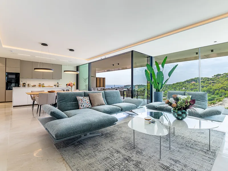 New build penthouse with sea view in Peguera — photo 2