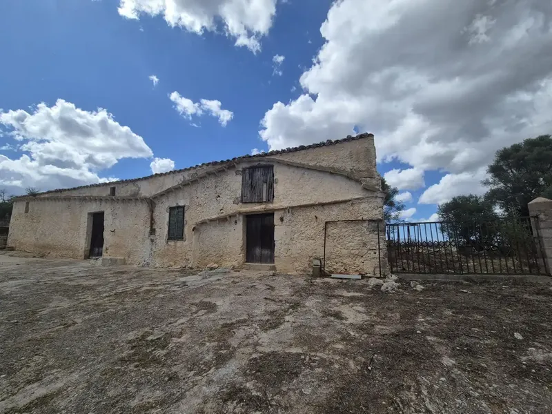 Impressive rustic estate located in the charming town of Sineu — photo 2