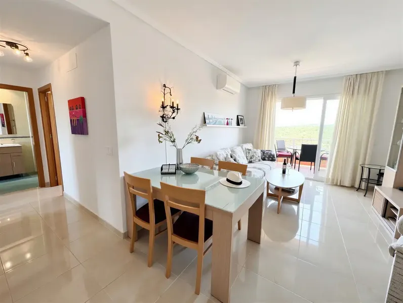 Located in the quiet and natural surroundings of Cales de Mallorca, this cozy penthouse offers a relaxed Mediterranean lifestyle with ample — photo 7