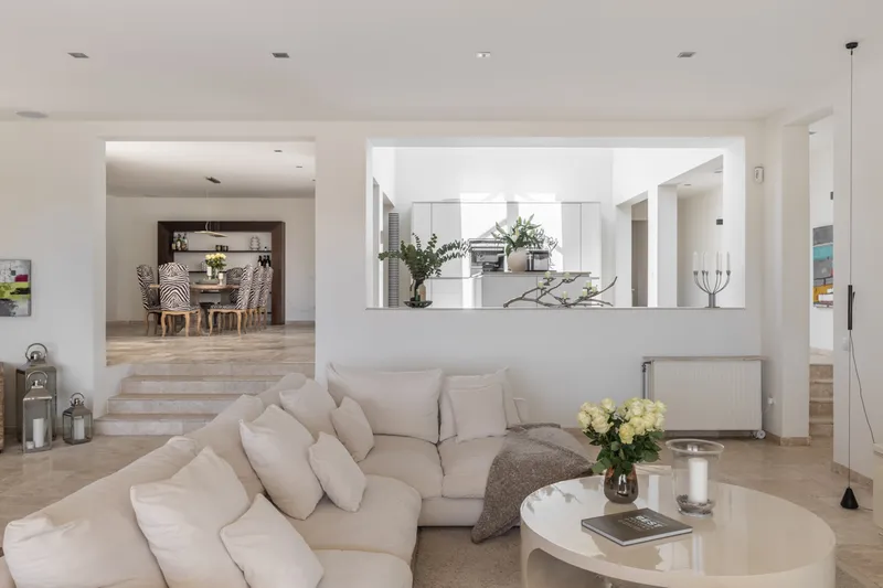 Spacious family villa with Mediterranean charm in Santa Ponsa — photo 11