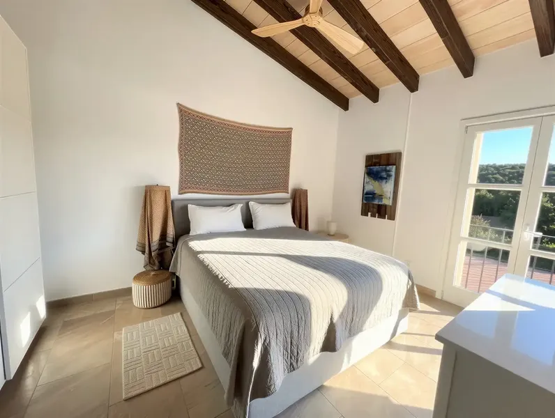 This magnificent property, like new, enjoys an idyllic location in the middle of unspoiled nature, just minutes from the charming village — photo 7