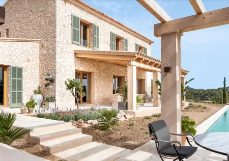 SOLD Luxurious property with spectacular panoramic views in Felanitx — photo 1